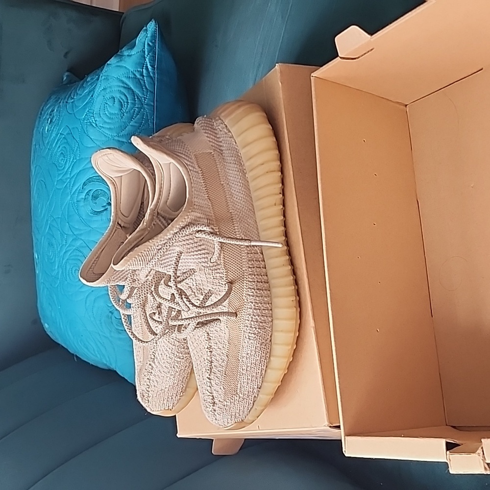Yeezy boost 350 synth V2